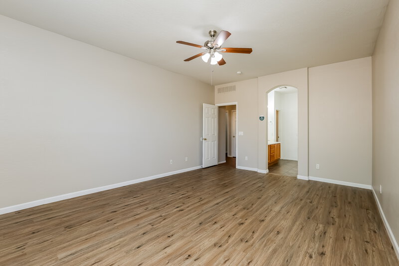 1,840/Mo, 3234 N 126th Dr Avondale, AZ 85392 Main Bedroom View 2