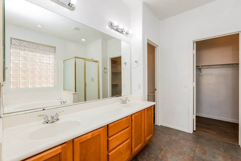 1,840/Mo, 3234 N 126th Dr Avondale, AZ 85392 Main Bathroom View