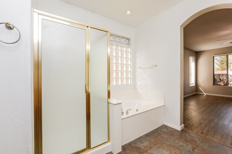 1,840/Mo, 3234 N 126th Dr Avondale, AZ 85392 Main Bathroom View 2