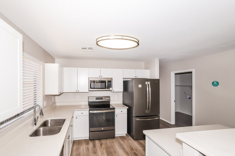 2,305/Mo, 10521 W Robin Ln Peoria, AZ 85383 Kitchen View 2