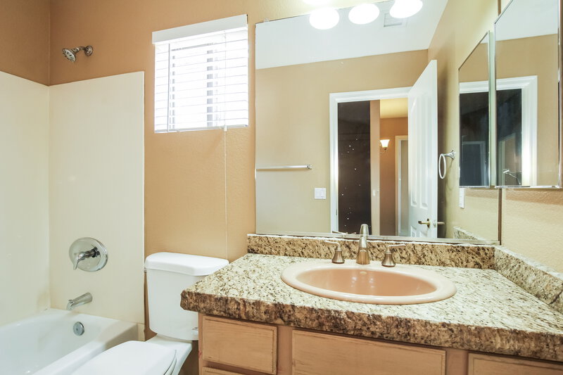 3,115/Mo, 26250 N 42nd St Phoenix, AZ 85050 Bathroom View