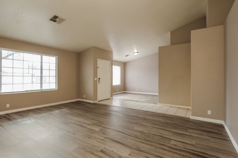 2,390/Mo, 8720 W Tuckey Ln Glendale, AZ 85305 Living Room View