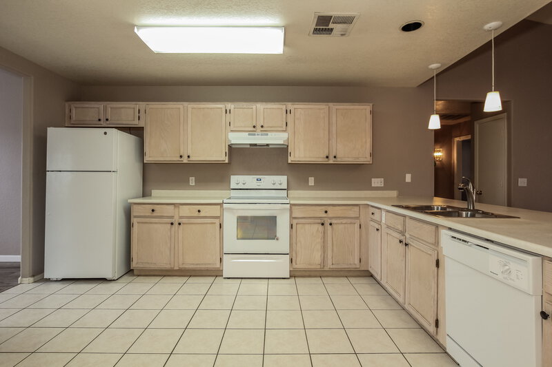 2,390/Mo, 8720 W Tuckey Ln Glendale, AZ 85305 Kitchen View