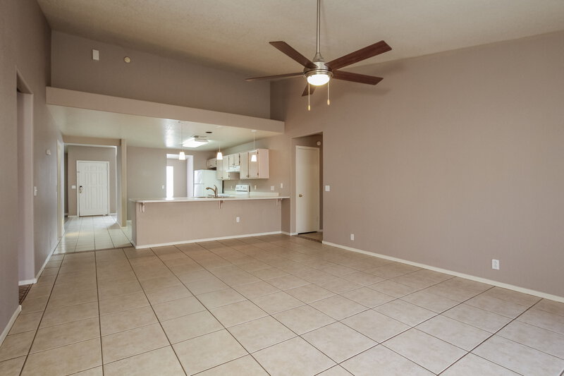 2,390/Mo, 8720 W Tuckey Ln Glendale, AZ 85305 Kitchen View 2