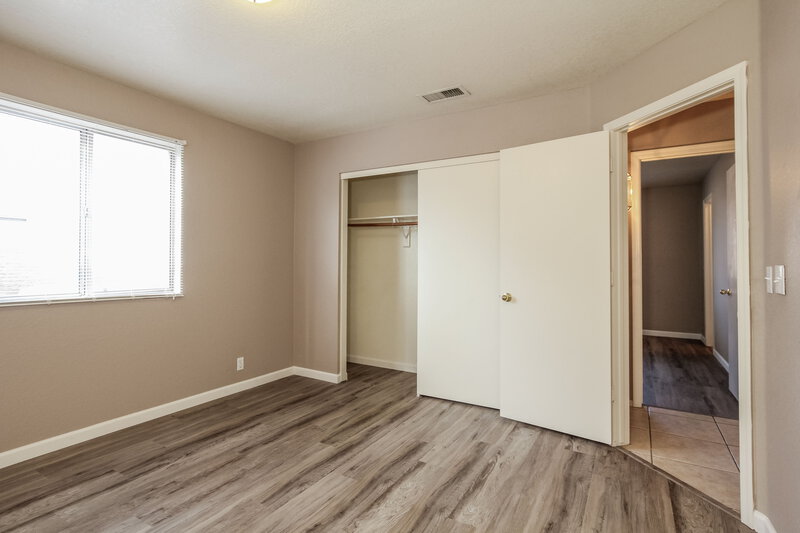 2,390/Mo, 8720 W Tuckey Ln Glendale, AZ 85305 Bedroom View 2