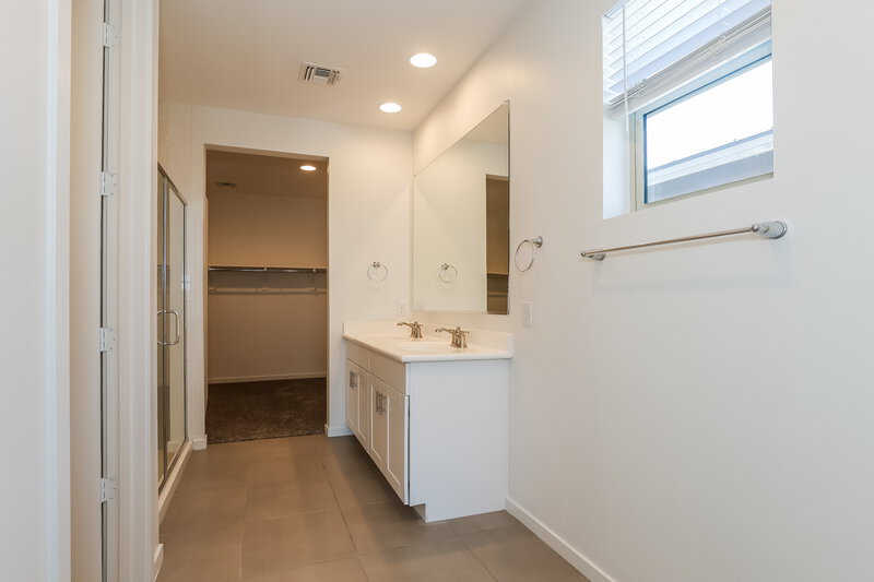 2,365/Mo, 5627 W Walatowa St Laveen, AZ 85339 Main Bathroom View