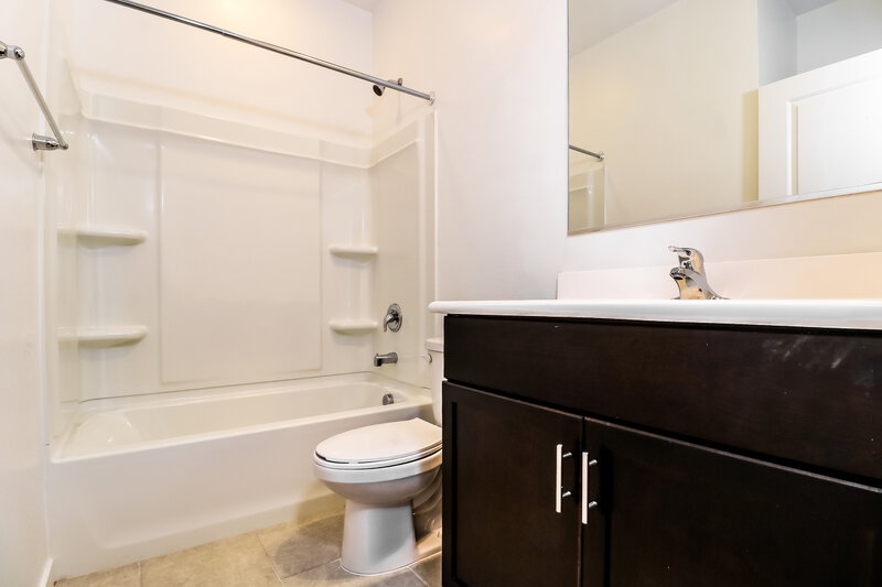 2,140/Mo, 10738 W Mobile Ln Tolleson, AZ 85353 Main Bathroom View 2