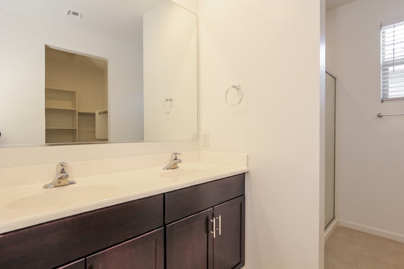 1,865/Mo, 11010 W Luxton Ln Tolleson, AZ 85353 Main Bathroom View