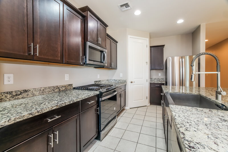 2,420/Mo, 11022 W Marguerite Ave Tolleson, AZ 85353 Kitchen View 3