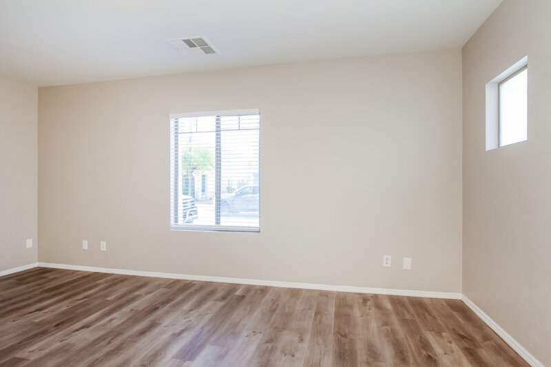 2,340/Mo, 5657 S 236th Ave Buckeye, AZ 85326 Office View