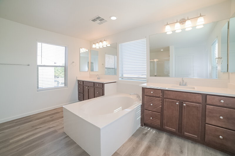 3,645/Mo, 4285 N 180th Ln Goodyear, AZ 85395 Main Bathroom View