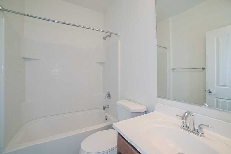 3,645/Mo, 4285 N 180th Ln Goodyear, AZ 85395 Bathroom View 2