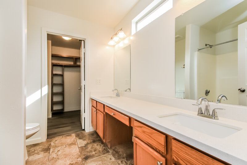 2,015/Mo, 23541 N Desert Dr Florence, AZ 85132 Main Bathroom View