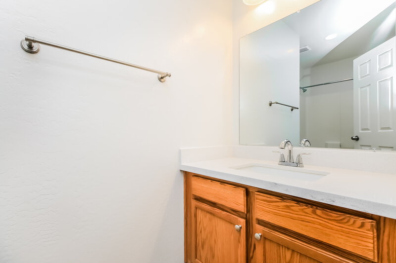 2,015/Mo, 23541 N Desert Dr Florence, AZ 85132 Bathroom View