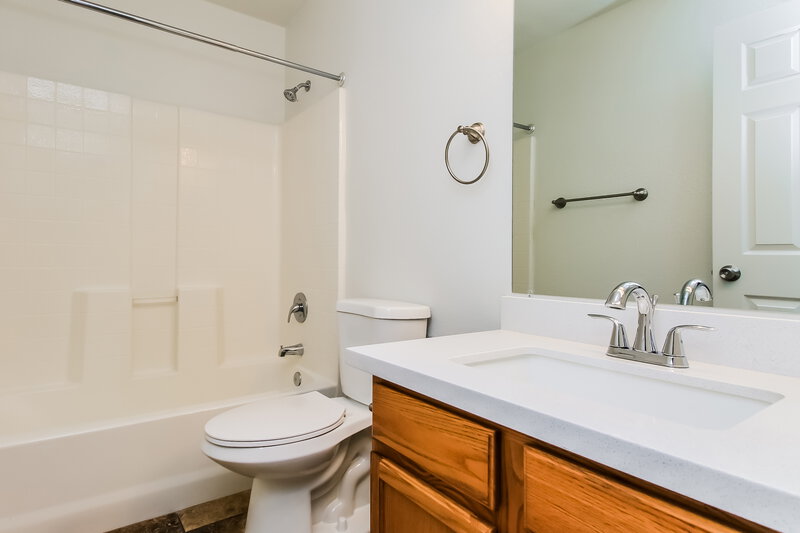 2,015/Mo, 23541 N Desert Dr Florence, AZ 85132 Bathroom View 2