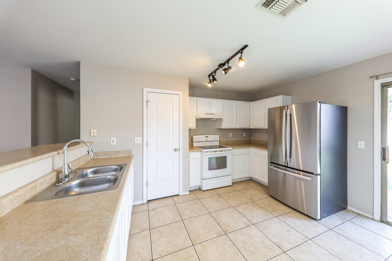 2,220/Mo, 3012 W Running Deer Trl Phoenix, AZ 85083 Kitchen View