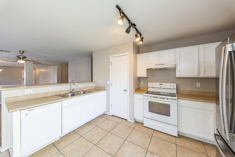 2,220/Mo, 3012 W Running Deer Trl Phoenix, AZ 85083 Kitchen View 2