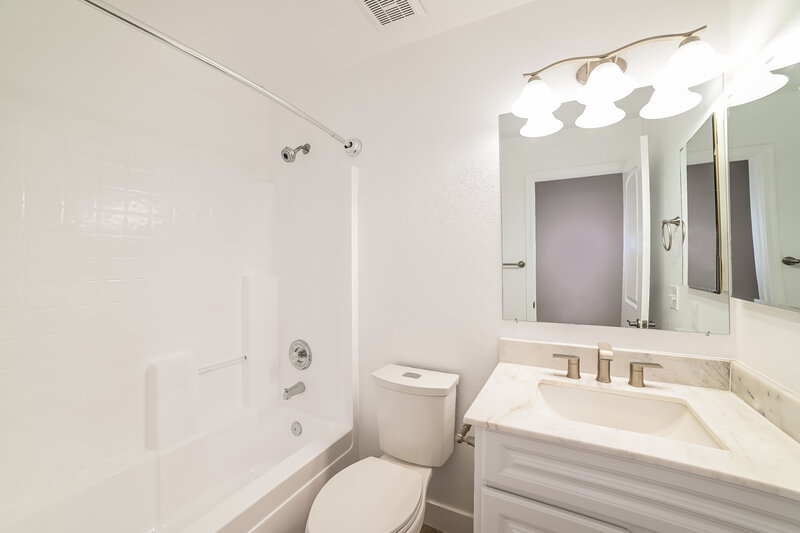 2,270/Mo, 11547 E Camino St Mesa, AZ 85207 Main Bathroom View