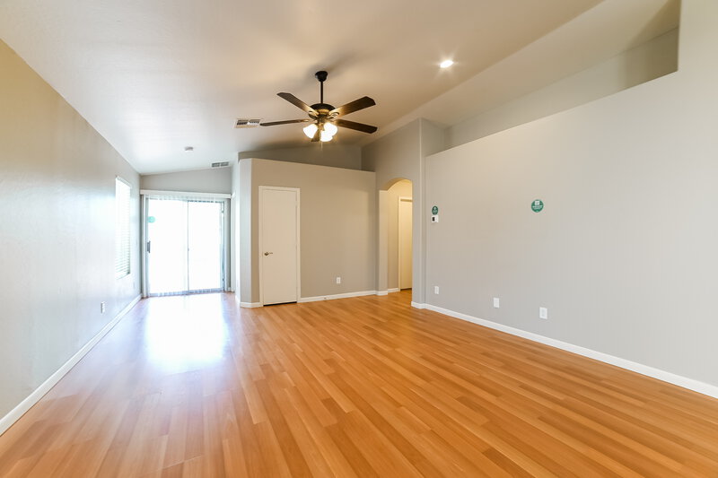 2,320/Mo, 3207 E Kerry Ln Phoenix, AZ 85050 Living Room View