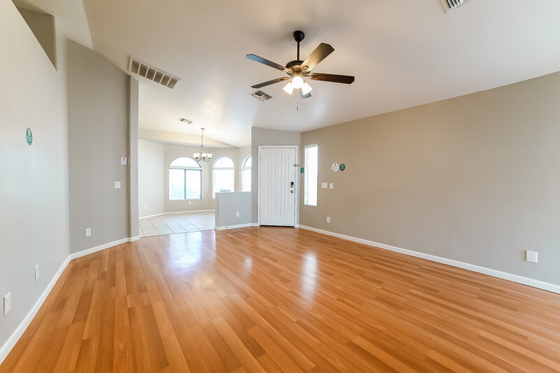 2,320/Mo, 3207 E Kerry Ln Phoenix, AZ 85050 Living Room View 2