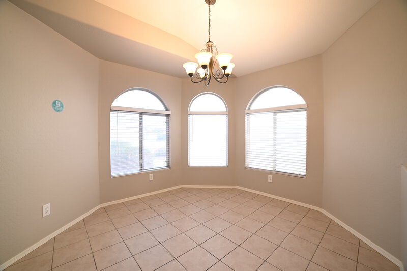 2,320/Mo, 3207 E Kerry Ln Phoenix, AZ 85050 Dining Room View 2