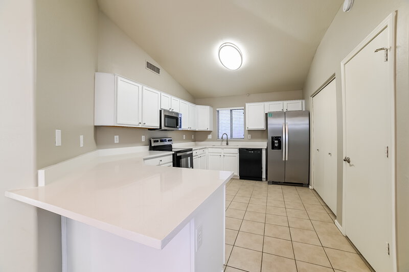 2,320/Mo, 3207 E Kerry Ln Phoenix, AZ 85050 Kitchen View