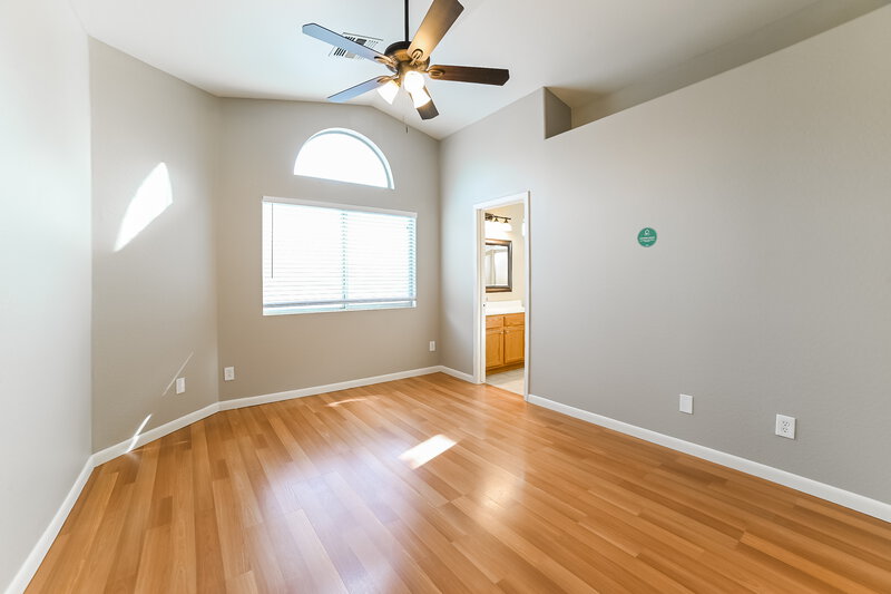 2,320/Mo, 3207 E Kerry Ln Phoenix, AZ 85050 Main Bedroom View