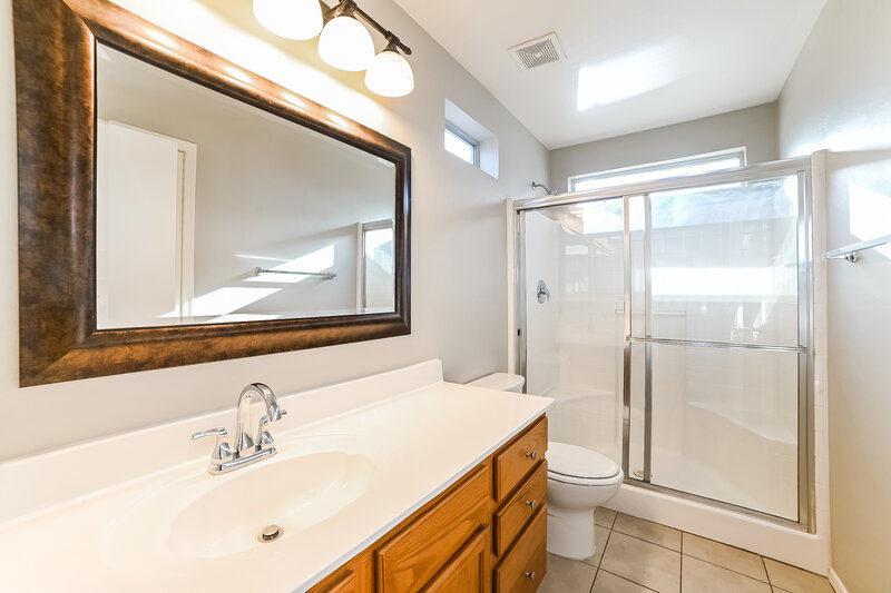 2,320/Mo, 3207 E Kerry Ln Phoenix, AZ 85050 Main Bathroom View