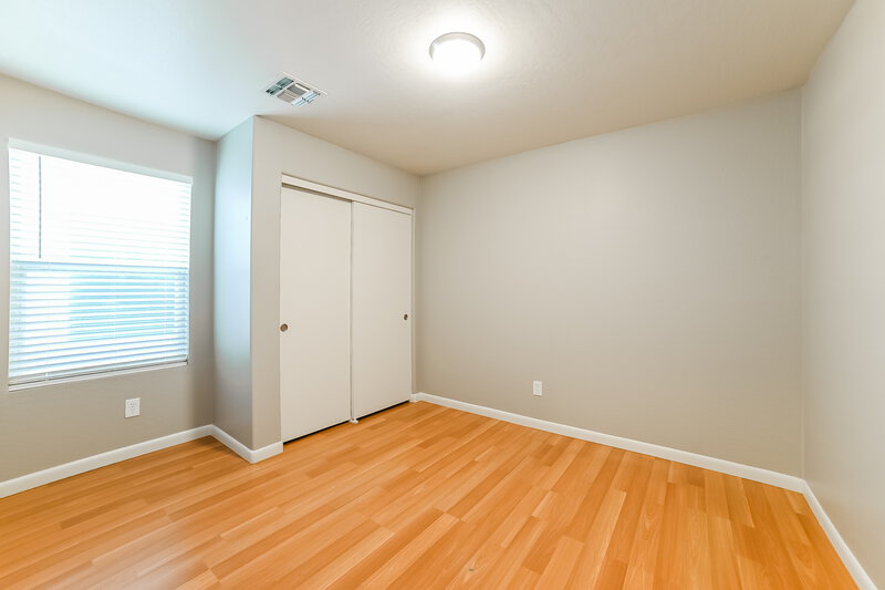 2,320/Mo, 3207 E Kerry Ln Phoenix, AZ 85050 Bedroom View 2