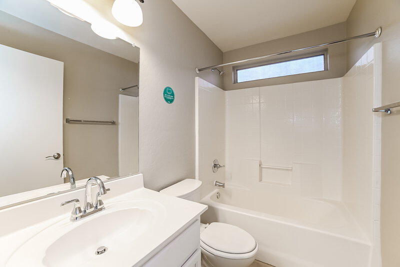 2,320/Mo, 3207 E Kerry Ln Phoenix, AZ 85050 Bathroom View
