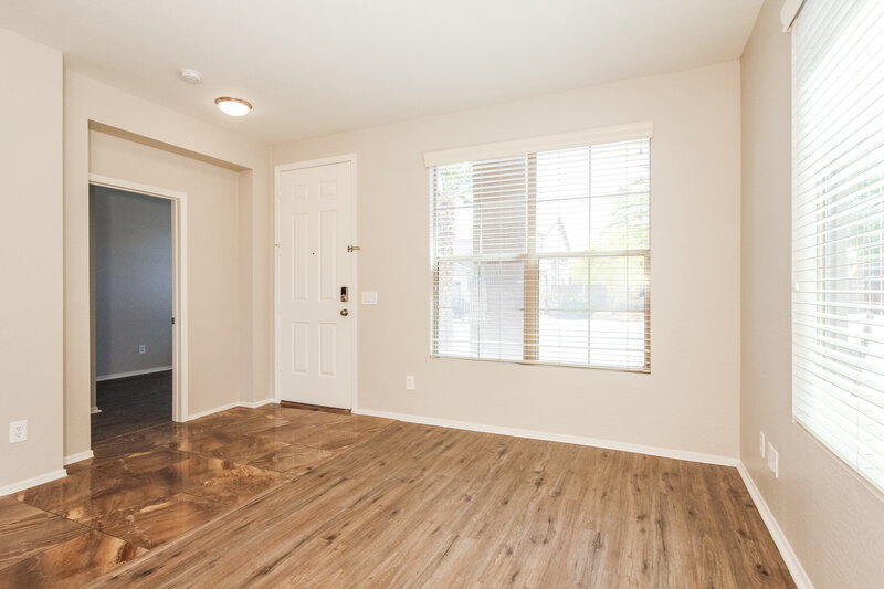 2,805/Mo, 3124 W Pleasant Ln Phoenix, AZ 85041 Living Room View 3
