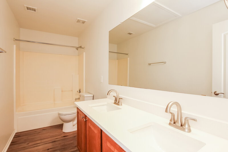 2,805/Mo, 3124 W Pleasant Ln Phoenix, AZ 85041 Bathroom View