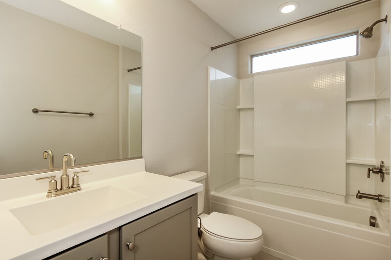 2,655/Mo, 19818 W Palo Verde Dr Litchfield Park, AZ 85340 Main Bathroom View