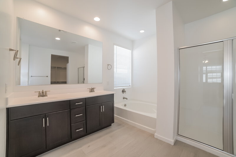 2,440/Mo, 11050 W Marguerite Ave Tolleson, AZ 85353 Main Bathroom View