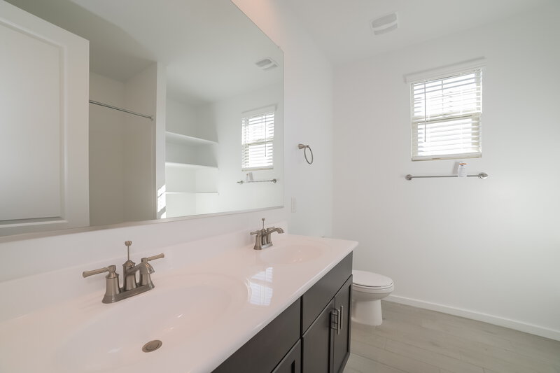 2,440/Mo, 11050 W Marguerite Ave Tolleson, AZ 85353 Bathroom View 2