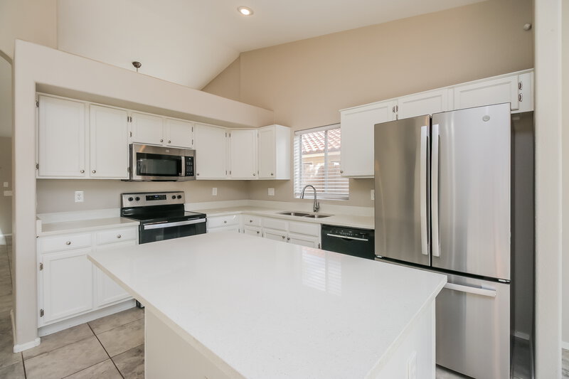 2,370/Mo, 1469 E Tremaine Ave Gilbert, AZ 85234 Kitchen View