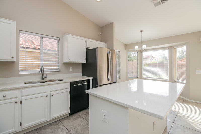 2,370/Mo, 1469 E Tremaine Ave Gilbert, AZ 85234 Kitchen View 2