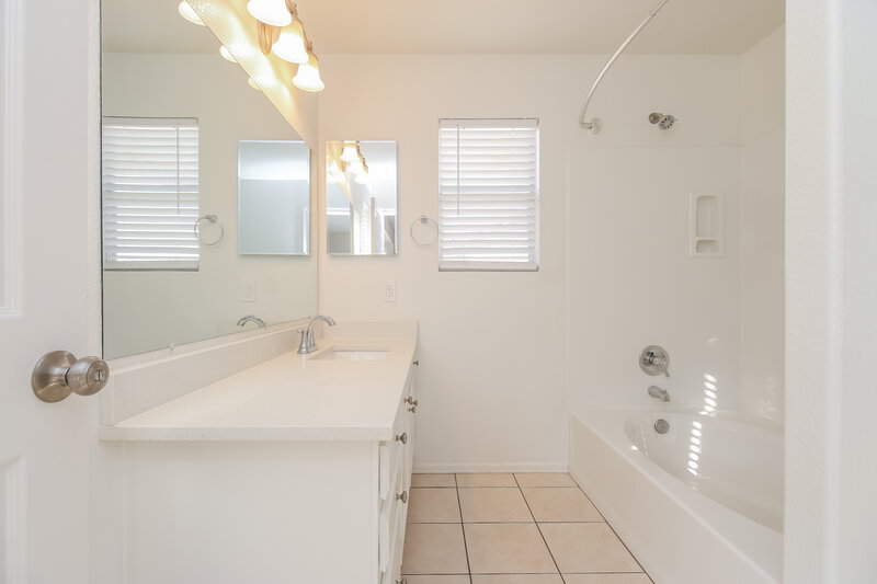 2,370/Mo, 1469 E Tremaine Ave Gilbert, AZ 85234 Main Bathroom View