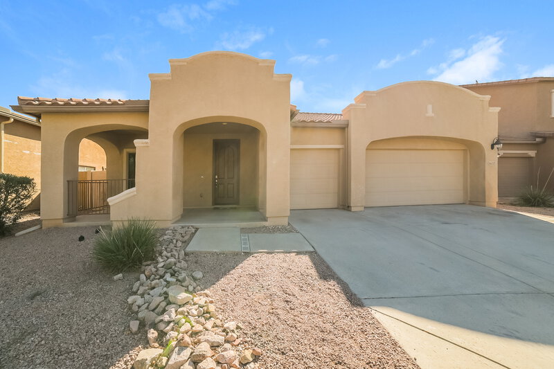 2,600/Mo, 16015 W Christy Dr Surprise, AZ 85379 External View