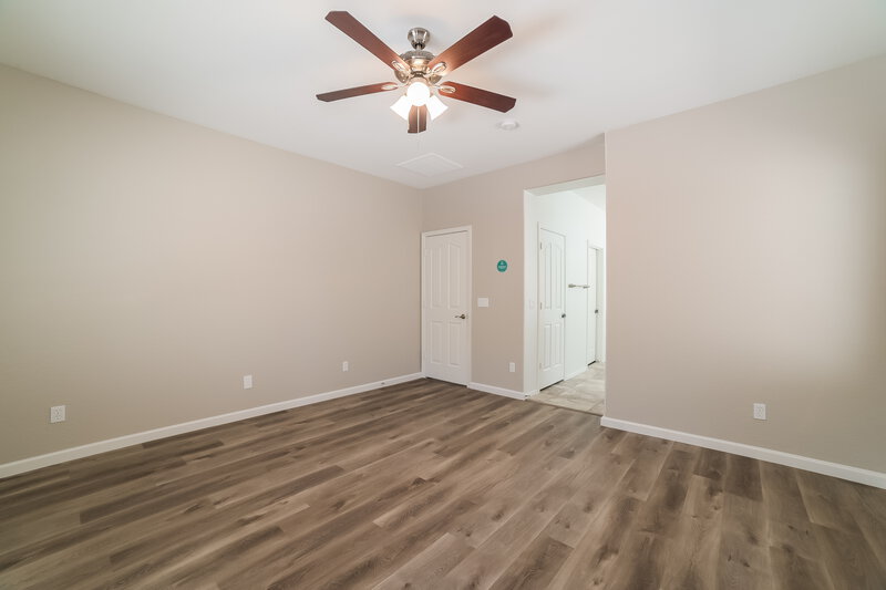 2,600/Mo, 16015 W Christy Dr Surprise, AZ 85379 Main Bedroom View 2
