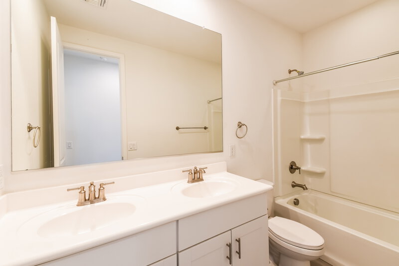 2,295/Mo, 5630 W Notch Hill Rd Laveen, AZ 85339 Bathroom View