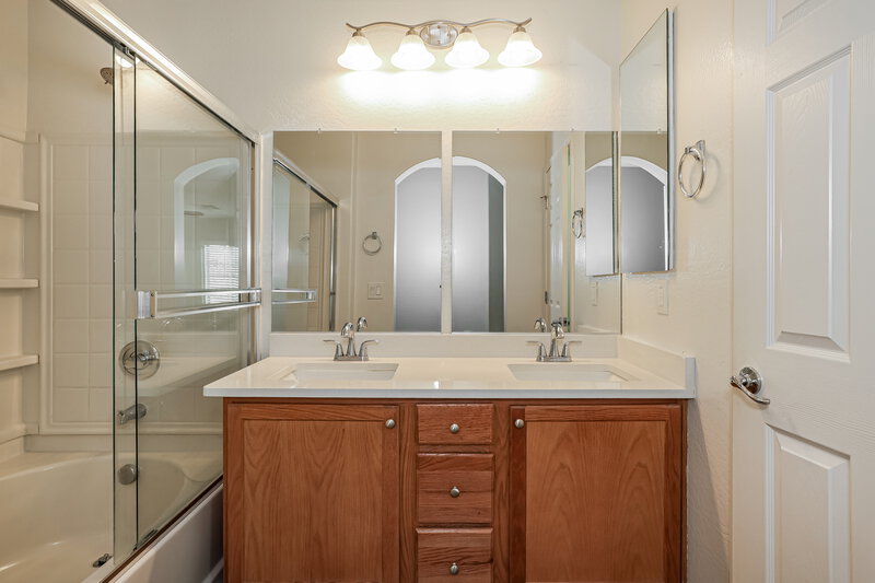 1,800/Mo, 10239 W Via del Sol Peoria, AZ 85383 Main Bathroom View 2