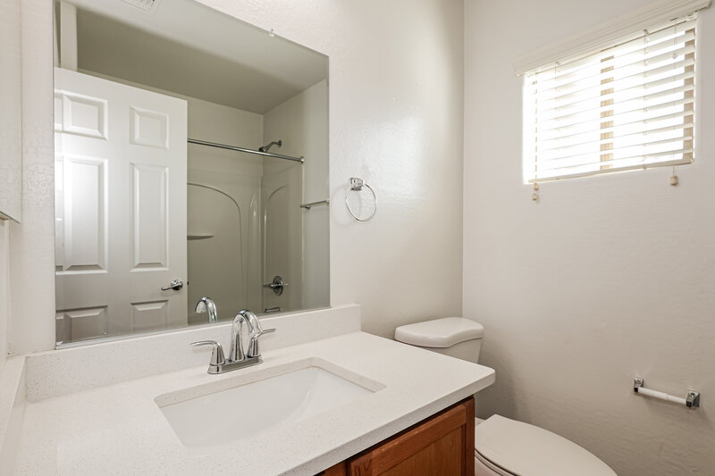 1,800/Mo, 10239 W Via del Sol Peoria, AZ 85383 Bathroom View
