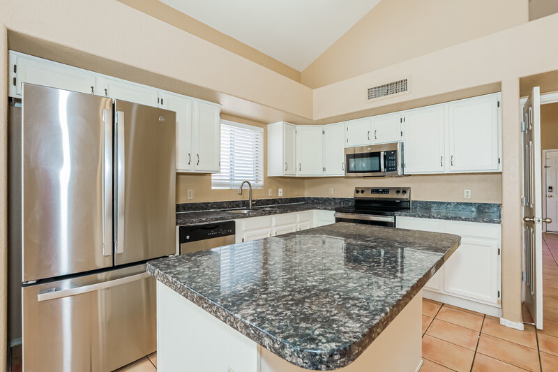 3,005/Mo, 2560 N Lindsay Rd Unit 67 Mesa, AZ 85213 Kitchen View