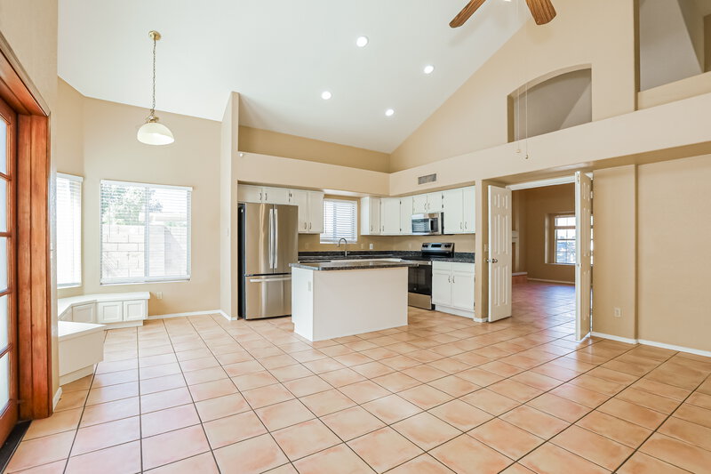 3,005/Mo, 2560 N Lindsay Rd Unit 67 Mesa, AZ 85213 Family Room View 2