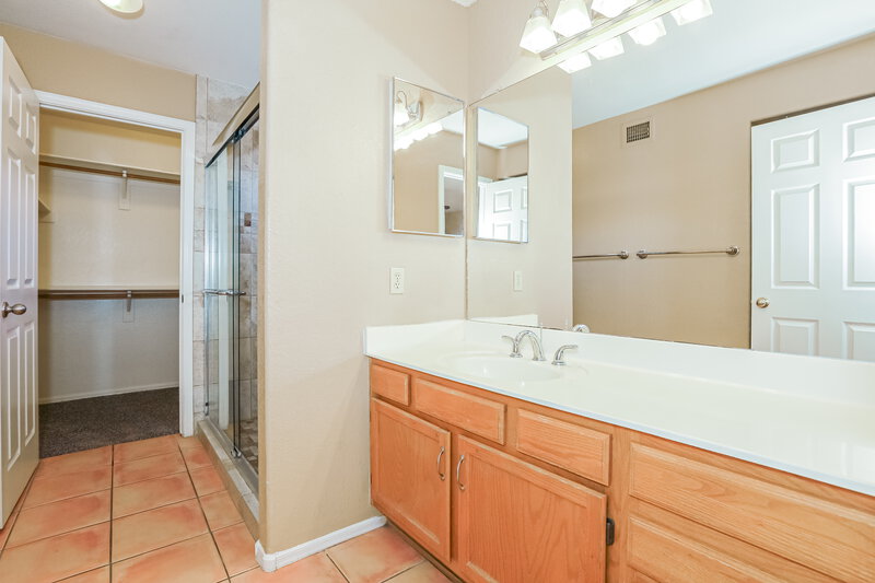 3,005/Mo, 2560 N Lindsay Rd Unit 67 Mesa, AZ 85213 Main Bathroom View