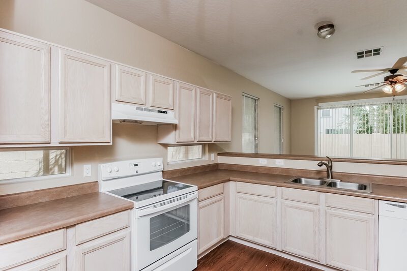 2,625/Mo, 13415 W Rose Ln Litchfield Park, AZ 85340 photo View 7