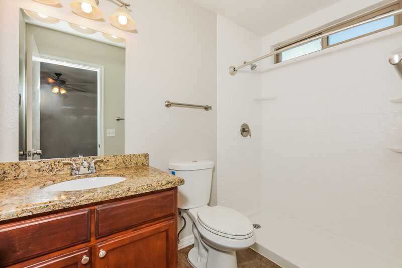 2,290/Mo, 5336 E Flower Ave Mesa, AZ 85206 Main Bathroom View