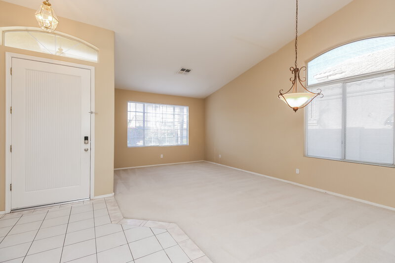 2,615/Mo, 224 W Smoke Tree Rd Gilbert, AZ 85233 Living Room View