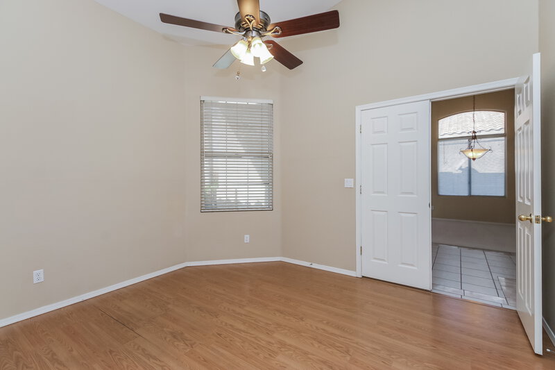 2,615/Mo, 224 W Smoke Tree Rd Gilbert, AZ 85233 Bedroom View 2